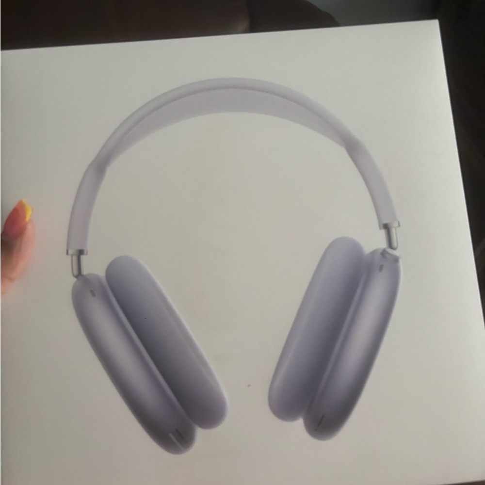 Apple AirPods Max in Lavender